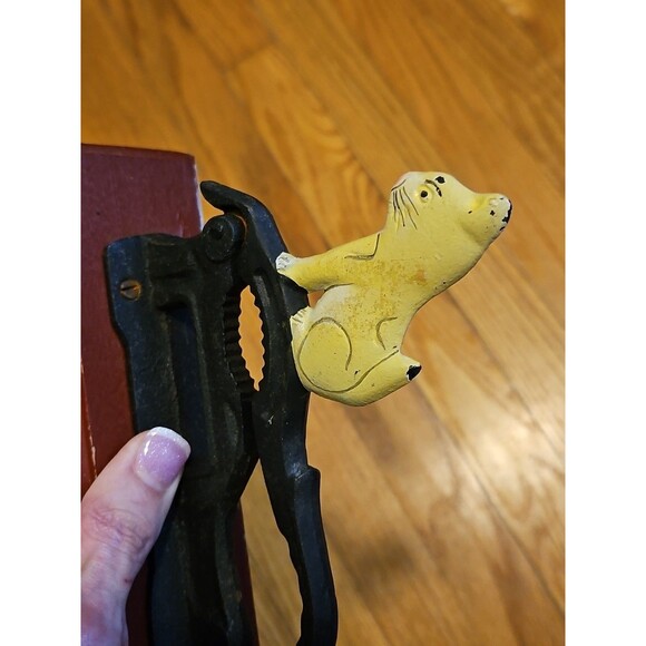 Vintage Cast Iron White Cat Nutcracker On Wooden Base - Picture 12 of 12